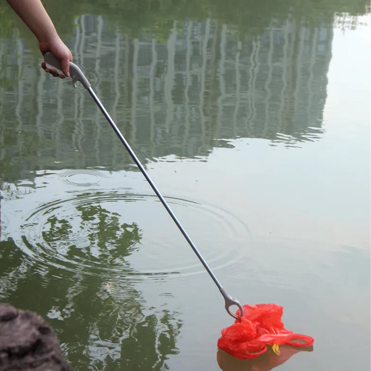 Garbage Picker Tool â Flexible Long Reach Grabber for Home | storenzo